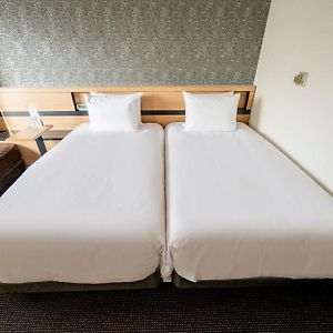 Kamar kembar standard sudut